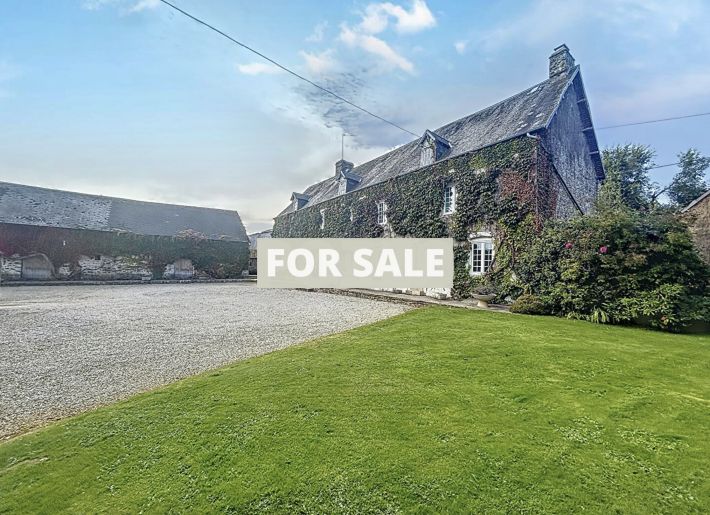 Detached Country House with Landscaped Garden