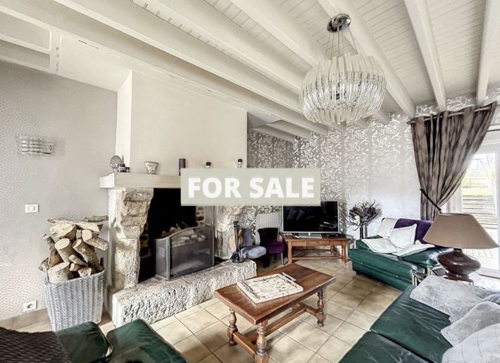 Detached Country House with Landscaped Garden