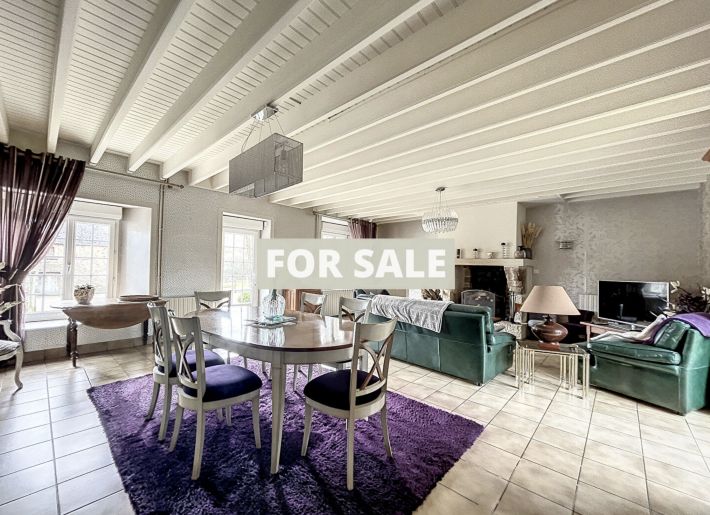 Detached Country House with Landscaped Garden