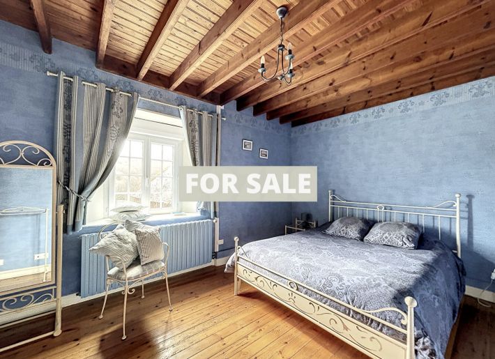 Detached Country House with Landscaped Garden