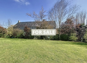 Detached Country House with Landscaped Garden