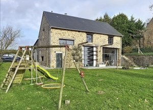 Detached Country House with Landscaped Garden