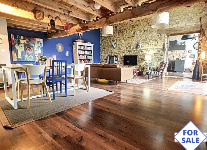 Detached Country House with Landscaped Garden