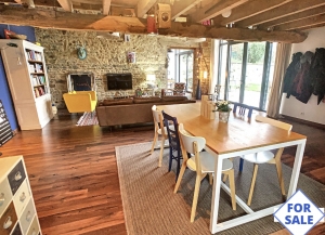 Detached Country House with Landscaped Garden