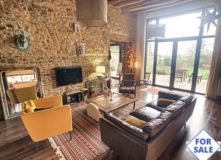 Detached Country House with Landscaped Garden