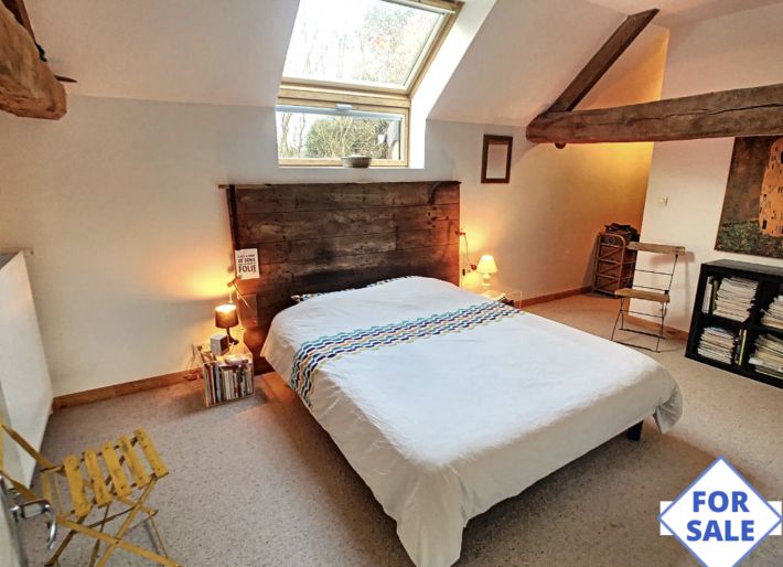 Detached Country House with Landscaped Garden