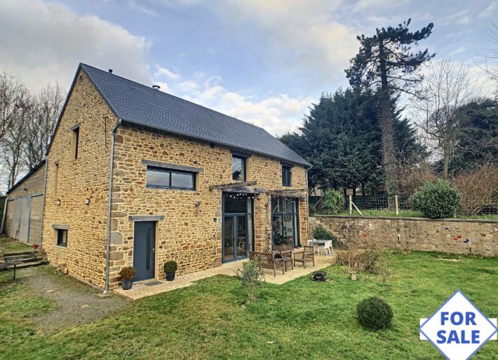 Detached Country House with Landscaped Garden