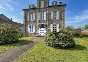 Manor House Style Property with Landscaped Garden