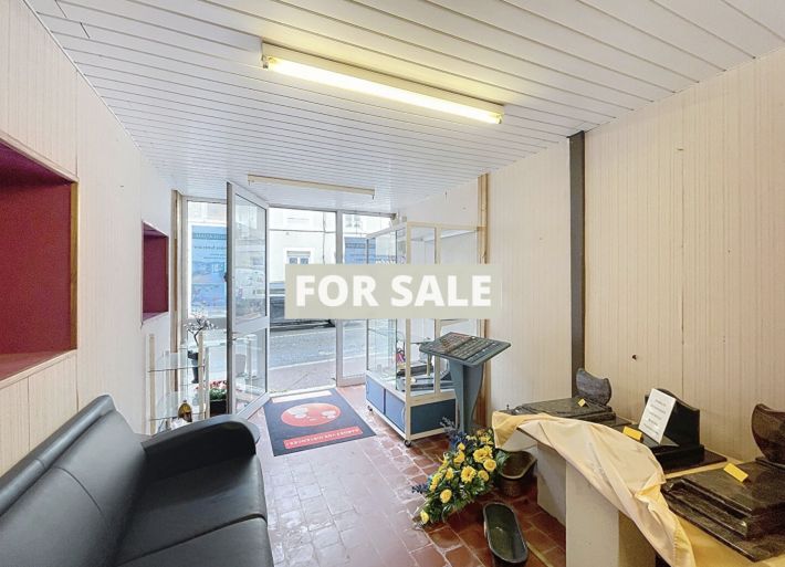 Town House With Courtyard Garden