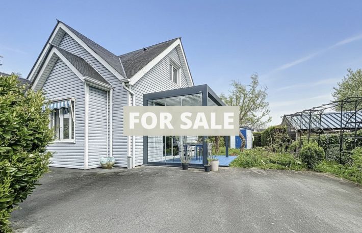Detached House with Garden by the Coast