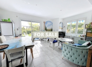 Detached House with Garden by the Coast