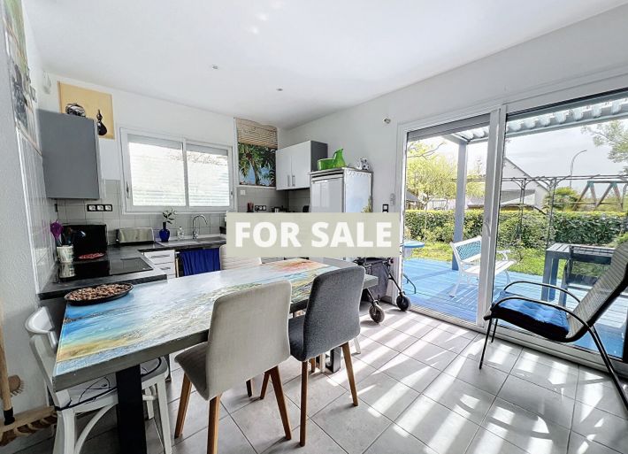 Detached House with Garden by the Coast