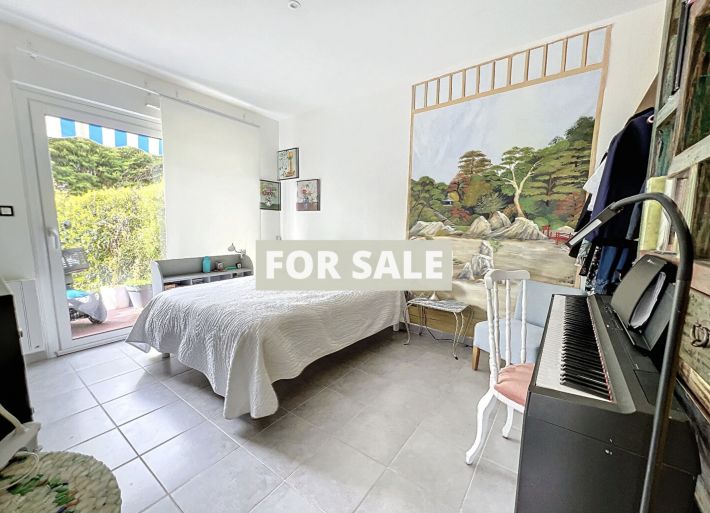 Detached House with Garden by the Coast