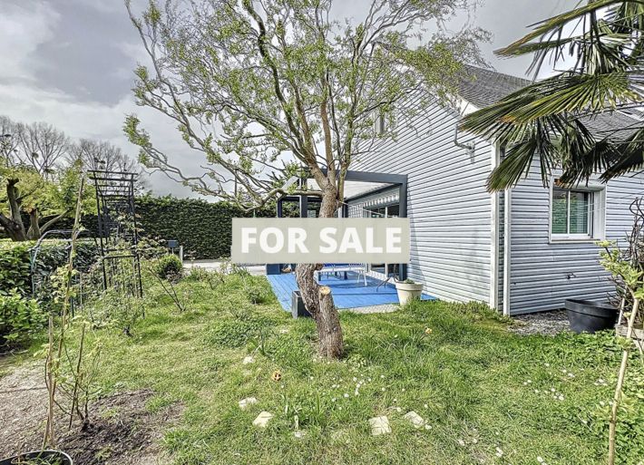 Detached House with Garden by the Coast