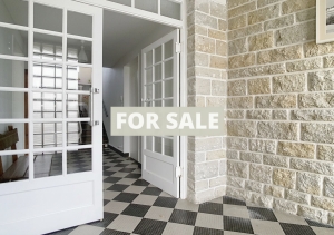 Detached House with Garden in Nice Location