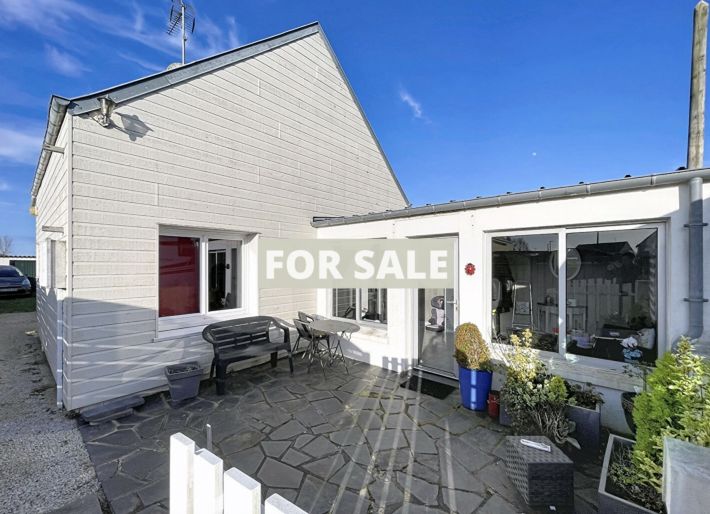 Detached House with Garden by the Coast