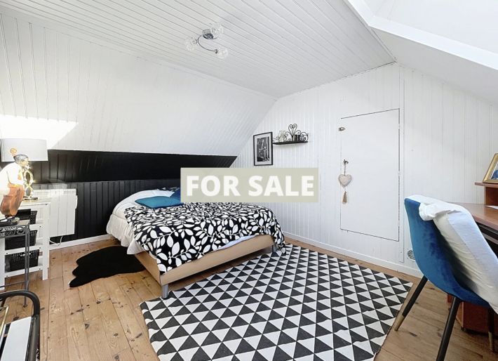 Detached House with Garden by the Coast