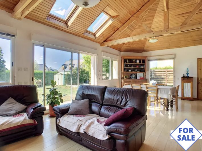 Detached House with Garden by the Coast