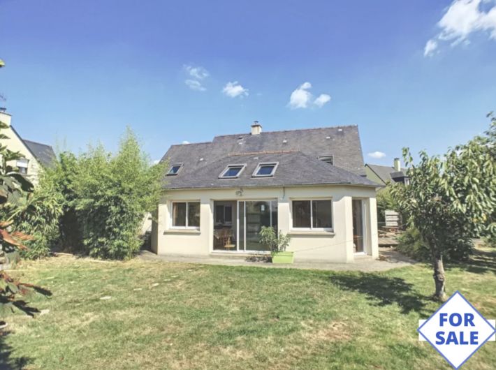 Detached House with Garden by the Coast