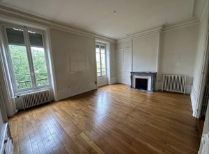 Haussmanien Apartment in Period Property