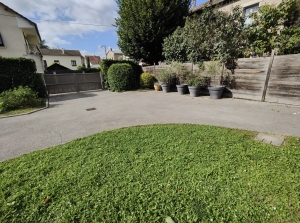 Delightful Single Storey House with Garden