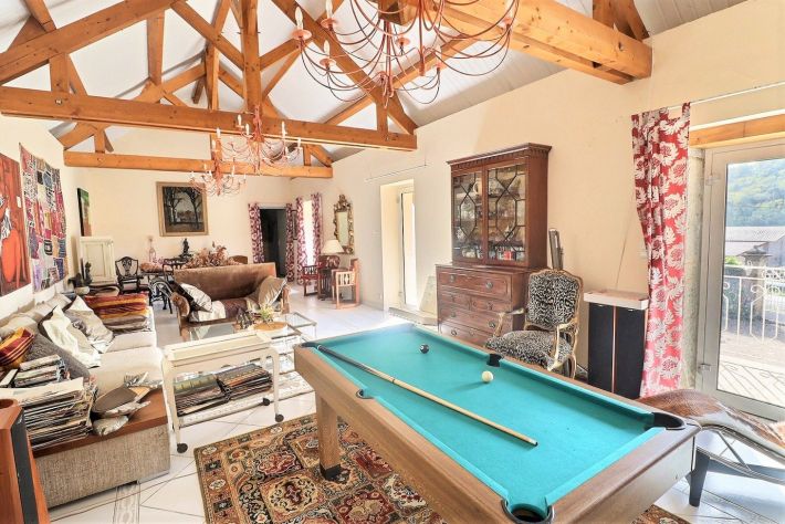 Beautiful Country House in Five Hectares of Land