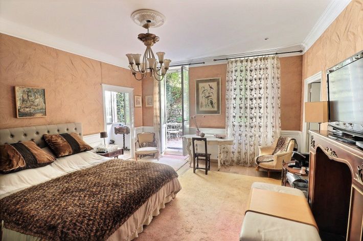 Beautiful Country House in Five Hectares of Land