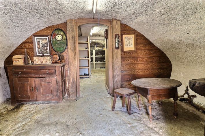 Beautiful Country House in Five Hectares of Land