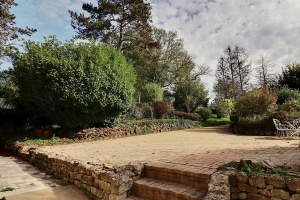 Beautiful Country House in Five Hectares of Land