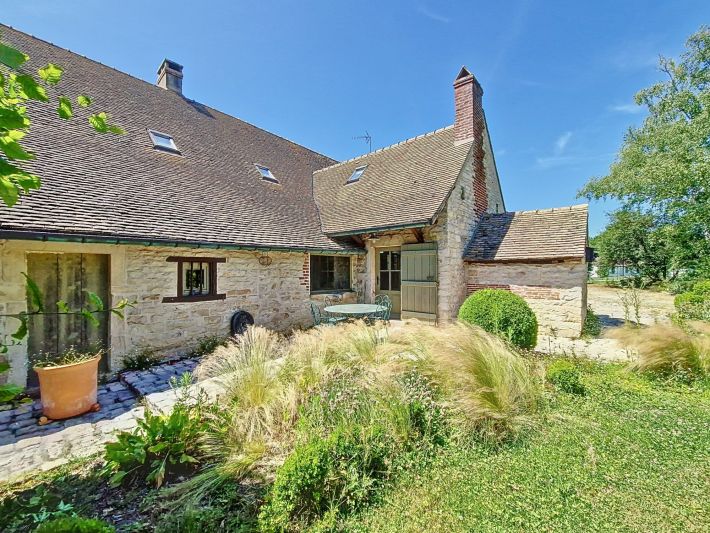 Detached Country House with Parkland Gardens