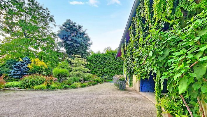 Character House in a Superb Setting