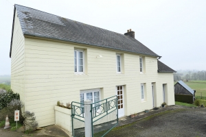 Detached Country House With Open Views and Outbuildings