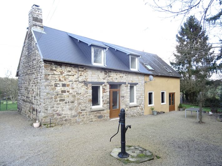 Main Photo of a 3 bedroom  Country House for sale