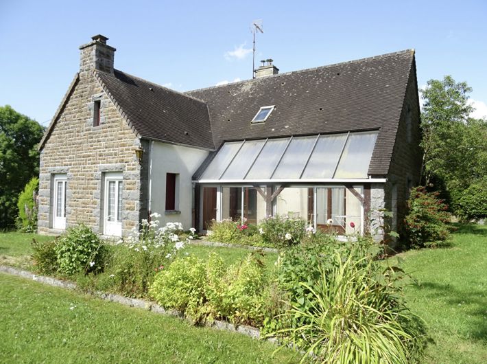Main Photo of a 3 bedroom  House for sale