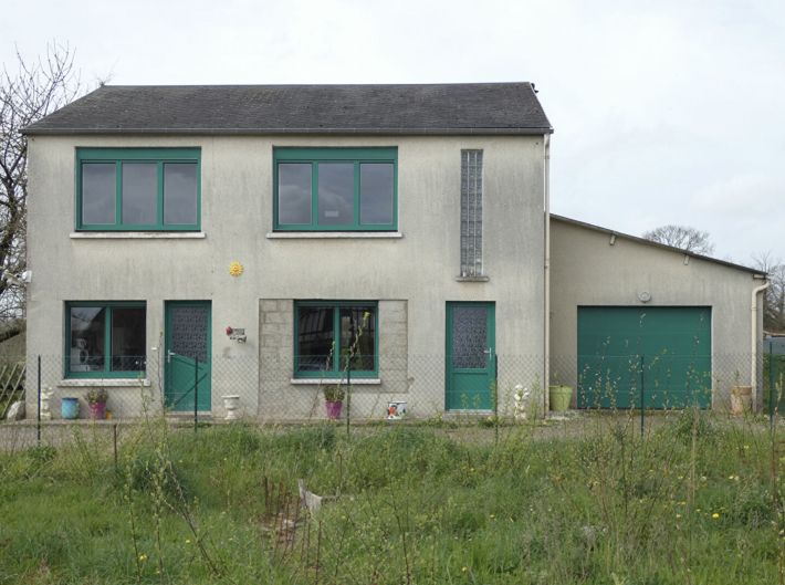 Main Photo of a 3 bedroom  House for sale