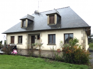 Detached House with Large Outbuilding