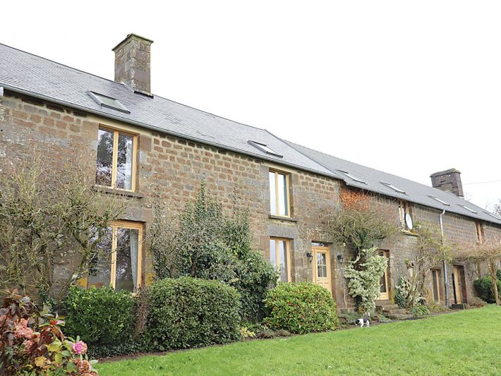 Main Photo of a 3 bedroom  House for sale