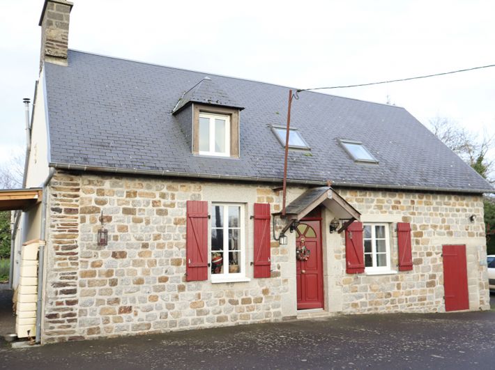 Main Photo of a 3 bedroom  Country House for sale