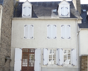 Town House With Courtyard Garden