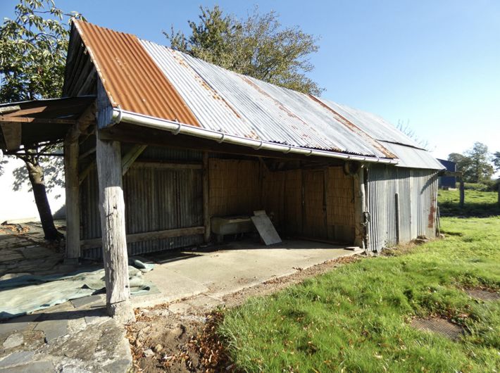 Detached Country House with Outbuildings