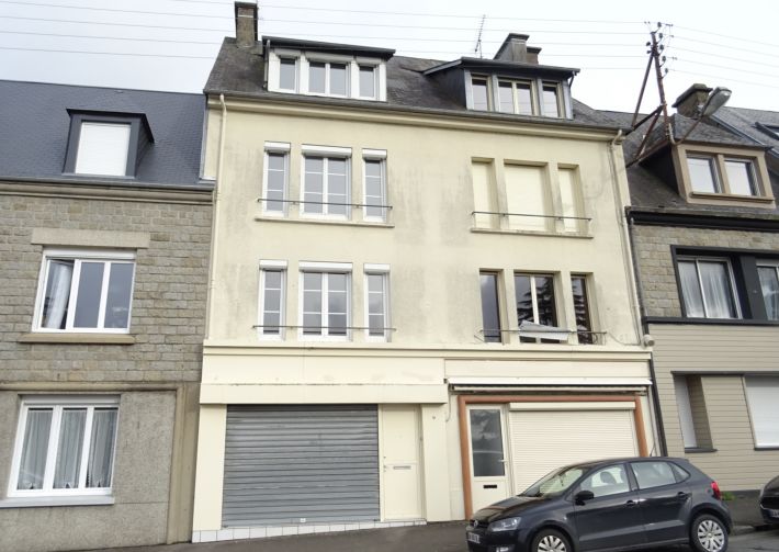 Main Photo of a 4 bedroom  Town House for sale