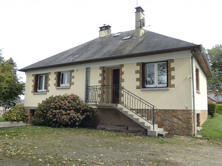 Main Photo of a 3 bedroom  House for sale