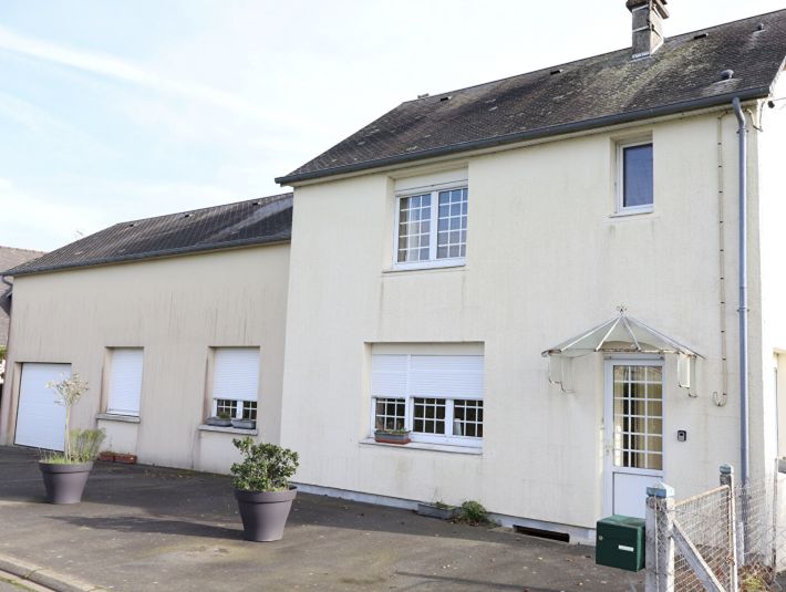 Main Photo of a 3 bedroom  Town House for sale