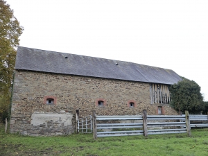 Large Country House to Finish Renovations