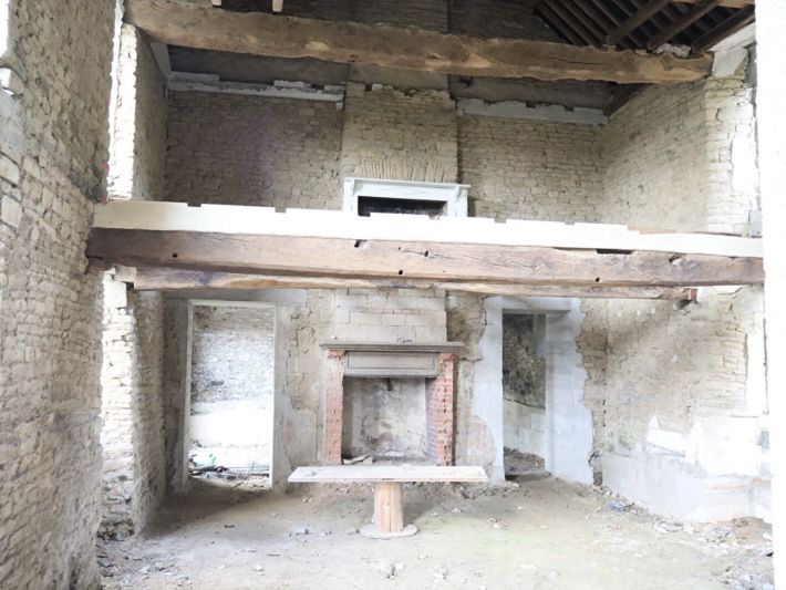 Large Country House to Finish Renovations