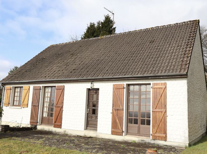 Main Photo of a 3 bedroom  House for sale