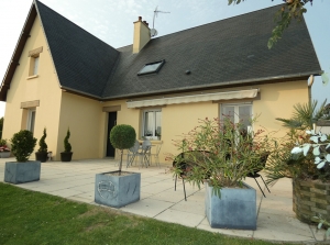Detached House and Landscaped Garden