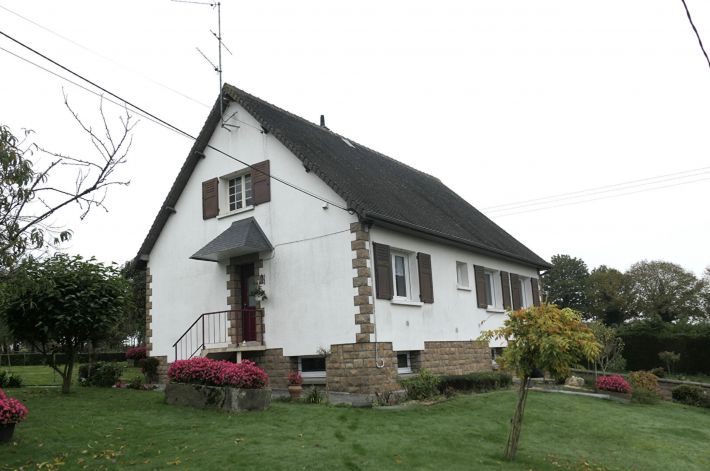 Main Photo of a 3 bedroom  House for sale