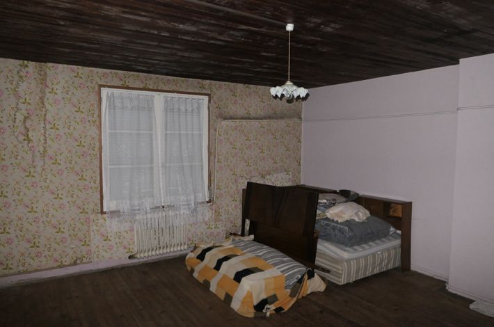 Former Farmhouse with Land and Outbuilding