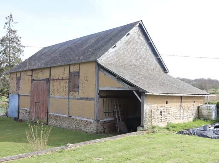 Detached Country House with Outbuilding